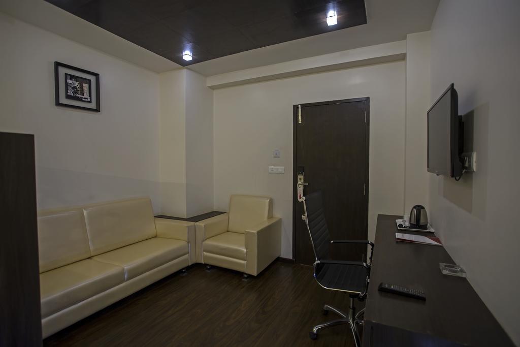 Ravi Residency Ξενοδοχείο Morbi Δωμάτιο φωτογραφία